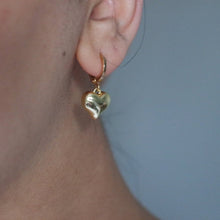 Load image into Gallery viewer, gold plated puffy heart huggie hoops