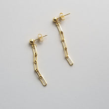 Load image into Gallery viewer, PAPERCLIP STUD EARRINGS