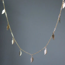 Load image into Gallery viewer, LEAF PRINT SHORT NECKLACE