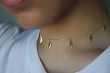 Load image into Gallery viewer, LEAF PRINT SHORT NECKLACE