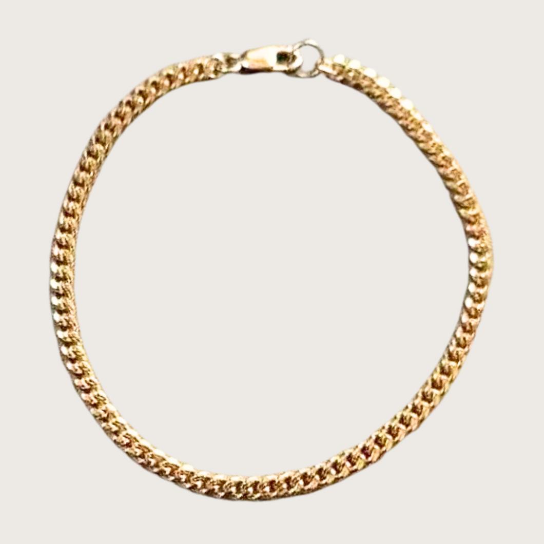 TINY CURB CHAIN BRACELET