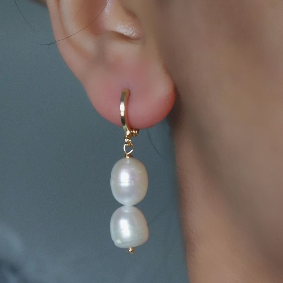 DOUBLE PEARL HUGGIE HOOPS